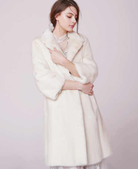 [LOOKBOOK] Pearl Ivory Tailored Collar Mink Coat